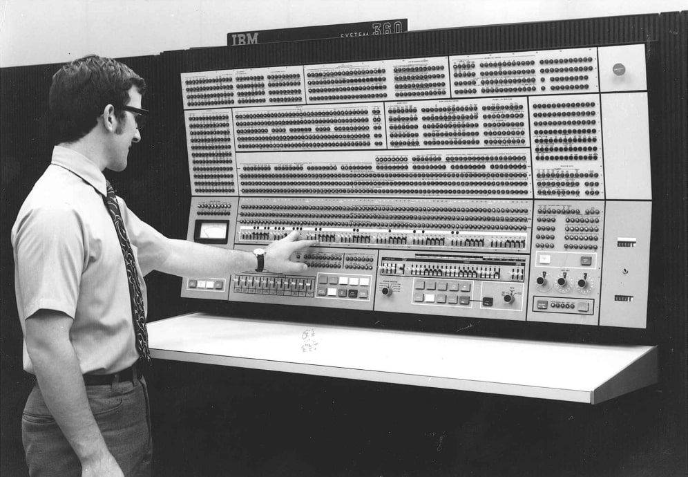 Image of an IBM 360 mainframe computer